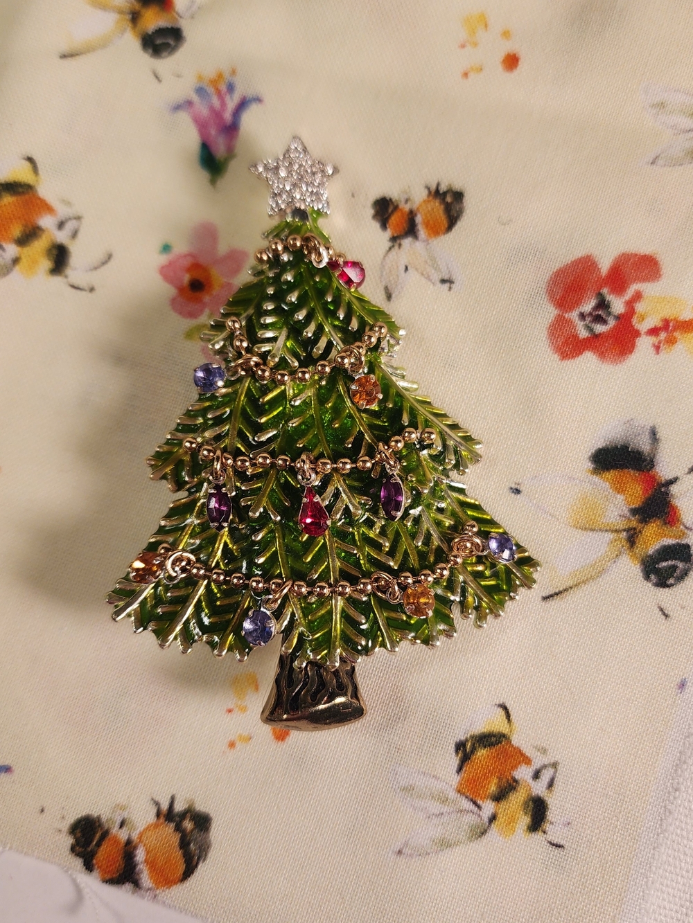 AVON 2008 Green Enamel Christmas Tree Brooch with Multicolor Rhinestones - Picture 4 of 7
